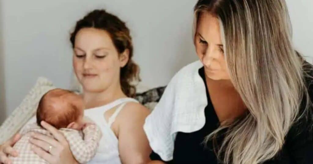 postpartum doula ct with mom and baby