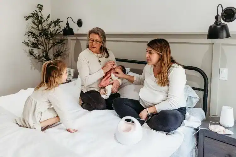 introducing sibling to newborn